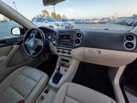 2017 Volkswagen Tiguan - Image 20