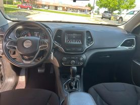2019 JEEP CHEROKEE SUV 4-CYL, ZERO EVAP, 2.4 LITER LATITUDE SPORT UTILITY 4D