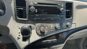 2012 TOYOTA SIENNA