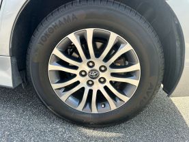 Used 2018 TOYOTA SIENNA VAN V6, 3.5 LITER XLE MINIVAN 4D - LA Auto Star located in Virginia Beach, VA