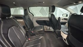 2020 CHRYSLER VOYAGER