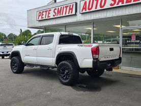 2017 Toyota Tacoma Double Cabtrd Off-road Pickup 4d 5 Ft - Image 8