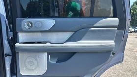 2020 Lincoln Navigator - Image 31
