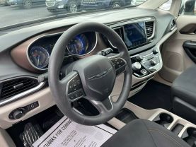 2017 CHRYSLER PACIFICA VAN V6, 3.6 LITER TOURING MINIVAN 4D