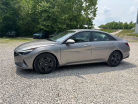 2023 HYUNDAI ELANTRA SEDAN 4-CYL, SULEV, 2.0 LITER SEL SEDAN 4D at T&T Repairables - used car dealership in Spencer, Indiana.