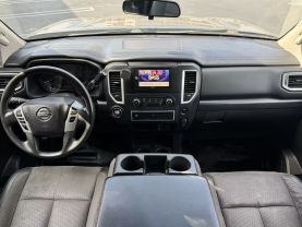 2017 NISSAN TITAN CREW CAB PICKUP V8, 5.6 LITER S PICKUP 4D 5 1/2 FT