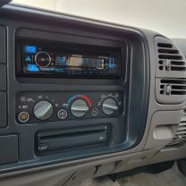 1999 Chevrolet Suburban 1500 - Image 17