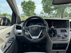 2019 TOYOTA SIENNA VAN V6, 3.5 LITER LE MINIVAN 4D