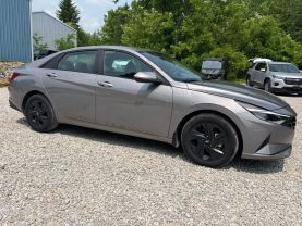 2023 HYUNDAI ELANTRA SEDAN 4-CYL, SULEV, 2.0 LITER SEL SEDAN 4D at T&T Repairables - used car dealership in Spencer, Indiana.