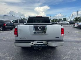 2011 NISSAN TITAN CREW CAB