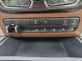 2016 RAM 1500 CREW CAB