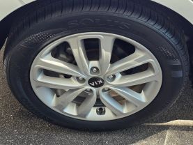 2017 Kia Soul+ Wagon 4d - Image 31