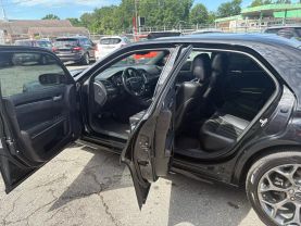 2018 CHRYSLER 300 SEDAN V8, HEMI, 5.7 LITER 300S SEDAN 4D