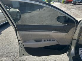 2017 HYUNDAI ELANTRA SEDAN 4-CYL, 2.0 LITER SE SEDAN 4D