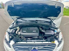2017 VOLVO XC60 SUV 4-CYL, DRV-E, TURBO, 2.0L T6 DYNAMIC SPORT UTILITY 4D