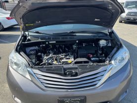 2015 TOYOTA SIENNA VAN V6, 3.5 LITER XLE MINIVAN 4D
