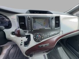 2013 TOYOTA SIENNA VAN V6, 3.5 LITER XLE MINIVAN 4D