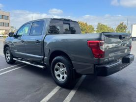 2017 NISSAN TITAN CREW CAB PICKUP V8, 5.6 LITER S PICKUP 4D 5 1/2 FT