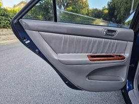 2005 TOYOTA CAMRY XLE SEDAN 4D