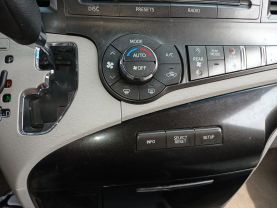 2014 TOYOTA SIENNA
