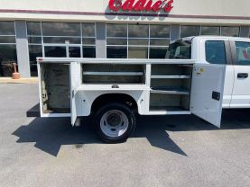 2017 FORD F450 SUPER DUTY SUPER CAB DRW 9FT KNAPHEIDE SERVICE BED TRUCK SERVICE/UTILITY TRUCKS V10, 6.8 LITER XLT 168" W.B. - Eddies Auto Sales