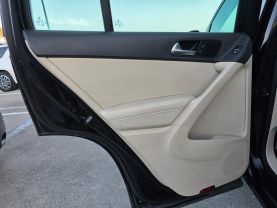 2017 Volkswagen Tiguan - Image 11
