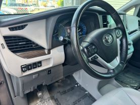 2016 TOYOTA SIENNA VAN V6, 3.5 LITER XLE MINIVAN 4D