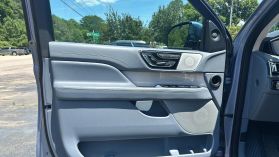 2020 Lincoln Navigator - Image 13