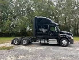 2015 FREIGHTLINER CASCADIA - - CA125SLP SLEEPER