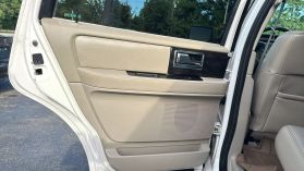 2016 Lincoln Navigator - Image 18