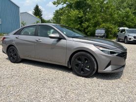 2023 HYUNDAI ELANTRA SEDAN 4-CYL, SULEV, 2.0 LITER SEL SEDAN 4D at T&T Repairables - used car dealership in Spencer, Indiana.