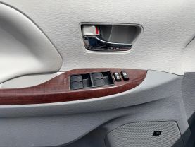 2013 TOYOTA SIENNA VAN V6, 3.5 LITER XLE MINIVAN 4D