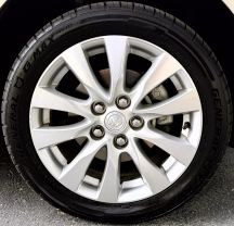 2014 BUICK LACROSSE SEDAN CHAMPAGNE SILVER METALLIC AUTOMATIC - Capital City Auto