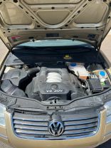 2001 VOLKSWAGEN PASSAT (NEW) SEDAN V6, 2.8 LITER GLX SEDAN 4D