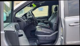 2014 Chrysler Town & Country S Minivan 4d - Image 9
