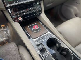 2017 Jaguar F-pace - Image 15