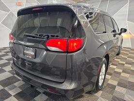 2020 CHRYSLER VOYAGER