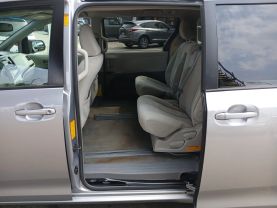 2014 TOYOTA SIENNA