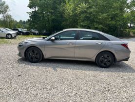 2023 HYUNDAI ELANTRA SEDAN 4-CYL, SULEV, 2.0 LITER SEL SEDAN 4D at T&T Repairables - used car dealership in Spencer, Indiana.