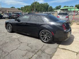 2018 CHRYSLER 300 SEDAN V8, HEMI, 5.7 LITER 300S SEDAN 4D