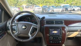 2014 Chevrolet Suburban 1500 - Image 25