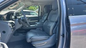 2020 Lincoln Navigator - Image 17