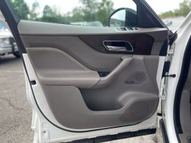2017 Jaguar F-pace - Image 31