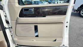 2016 Lincoln Navigator - Image 22