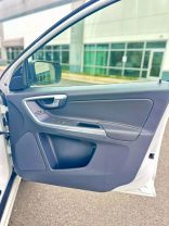 2017 VOLVO XC60 SUV 4-CYL, DRV-E, TURBO, 2.0L T6 DYNAMIC SPORT UTILITY 4D