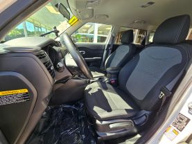 2017 Kia Soul+ Wagon 4d - Image 10