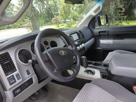 2009 TOYOTA TUNDRA DOUBLE CAB PICKUP V8, FLEX FUEL, 5.7 LITER SR5 PICKUP 4D 6 1/2 FT
