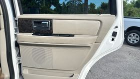 2016 Lincoln Navigator - Image 27