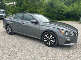 2022 NISSAN ALTIMA SEDAN 4-CYL, 2.5 LITER 2.5 SV SEDAN 4D at T&T Repairables - used car dealership in Spencer, Indiana.