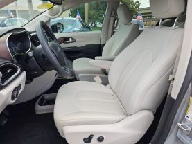 2017 CHRYSLER PACIFICA VAN V6, 3.6 LITER TOURING MINIVAN 4D